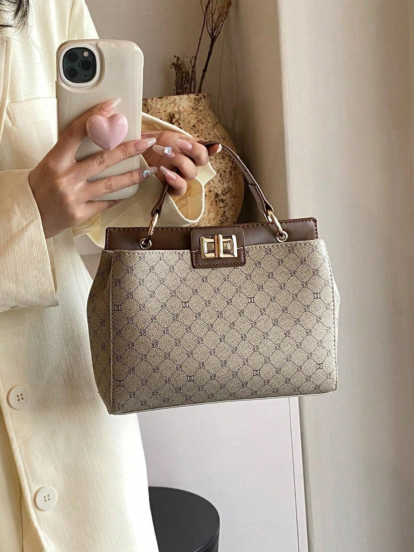 Vintage-Inspired Scratch-Resistant Tote Bag