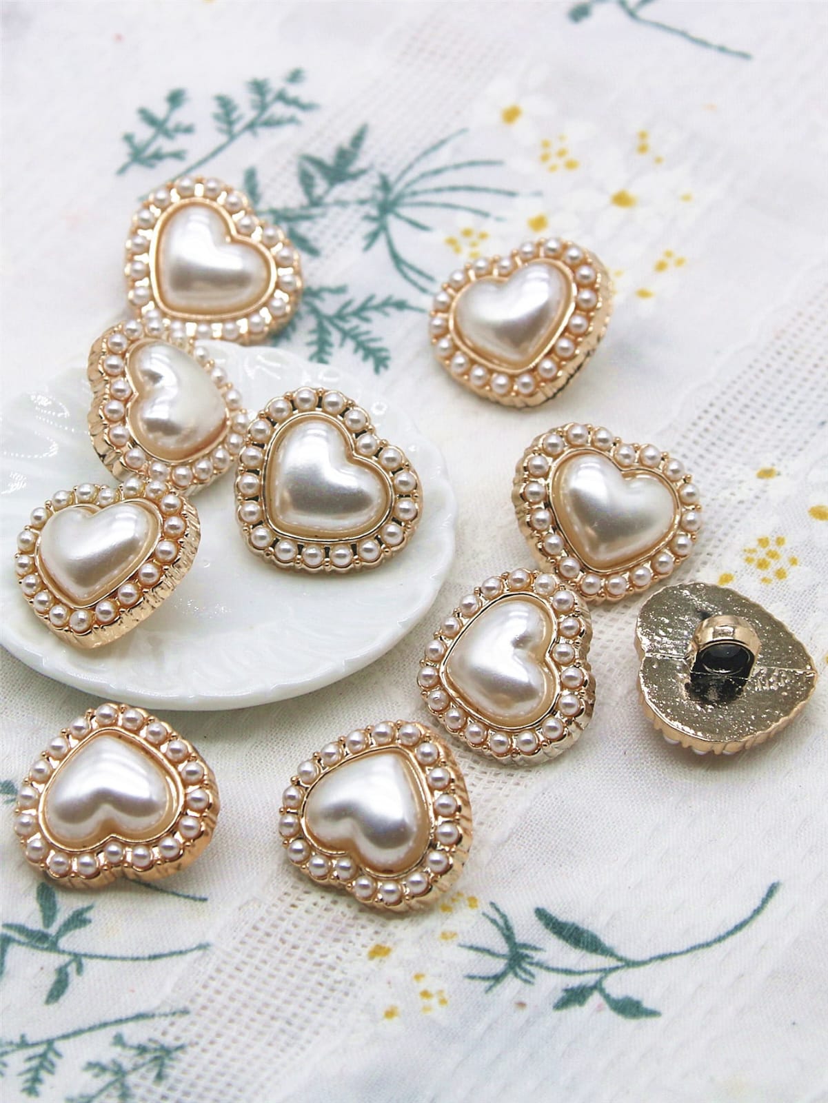 10pcs Faux Pearl Decor Heart Design Button